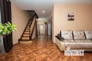 Дом 81м², 2-этажный, участок 3 сот.