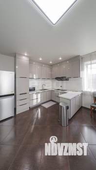 Дом 252м², 2-этажный, участок 6 сот.