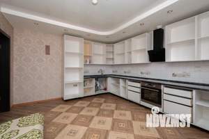 Дом 198м², 2-этажный, участок 8 сот.