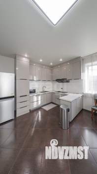 Дом 252м², 2-этажный, участок 6 сот.