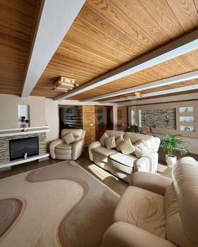 Дом 247м², 2-этажный, участок 15 сот.