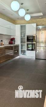 Таунхаус 229м², 3-этажный, участок 12 сот.