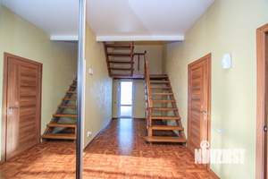 Дом 200м², 2-этажный, участок 10 сот.  