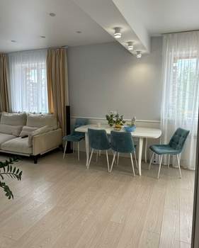 Дом 180м², 2-этажный, участок 9 сот.  