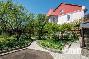 Коттедж 460м², 3-этажный, участок 8 сот.  
