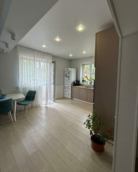 Дом 180м², 2-этажный, участок 9 сот.  