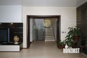 Дом 473м², 3-этажный, участок 15 сот.  