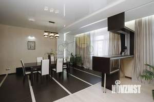 Дом 473м², 3-этажный, участок 15 сот.  