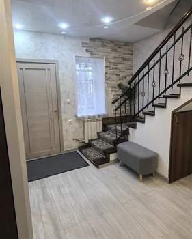 Дом 240м², 3-этажный, участок 6 сот.  