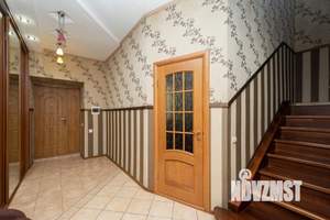 Коттедж 460м², 3-этажный, участок 8 сот.  