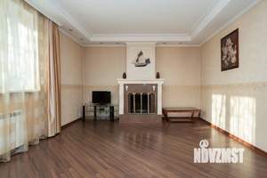 Дом 280м&sup2;, 3-этажный, участок 8 сот.  