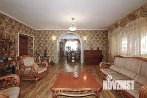 Дом 493м², 3-этажный, участок 31 сот.  