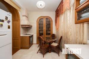 Коттедж 202м², 3-этажный, участок 10 сот.  