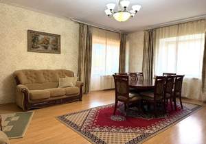 Дом 210м², 2-этажный, участок 10 сот.  