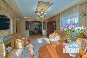 Коттедж 374м², 3-этажный, участок 9 сот.  