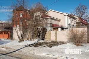Дом 280м², 3-этажный, участок 8 сот.  
