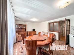 Таунхаус 275м², 6-этажный, участок 1 сот.  