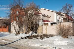 Дом 280м&sup2;, 3-этажный, участок 8 сот.  