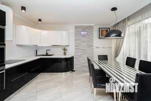 Коттедж 302м&sup2;, 2-этажный, участок 1 сот.  