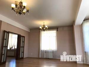 Коттедж 650м&sup2;, 3-этажный, участок 6 сот.  