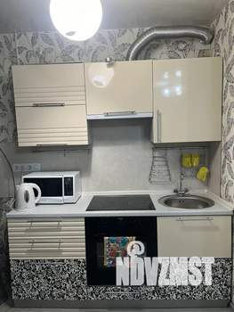 Студия квартира, посуточно, 40м2, 1/4 этаж