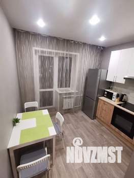 1-к квартира, посуточно, 40м2, 12/18 этаж