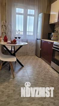 1-к квартира, посуточно, 40м2, 15/18 этаж