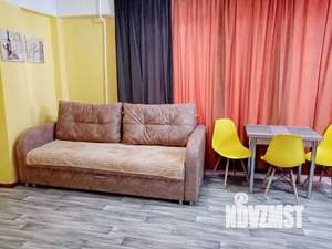Студия квартира, посуточно, 38м2, 1/10 этаж