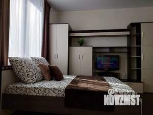 Студия квартира, посуточно, 37м2, 1/4 этаж