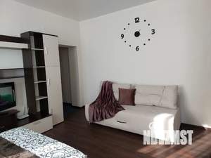 Студия квартира, посуточно, 37м2, 1/4 этаж