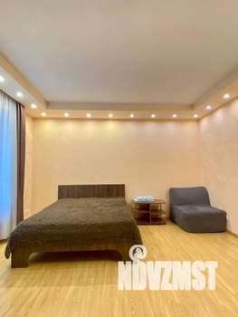 Студия квартира, посуточно, 42м2, 5/8 этаж