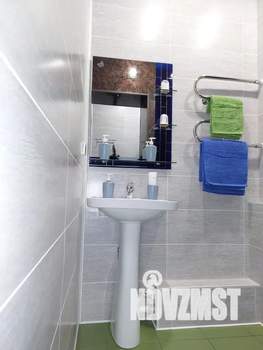 Студия квартира, посуточно, 37м2, 1/4 этаж