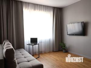 Студия квартира, посуточно, 42м2, 13/18 этаж