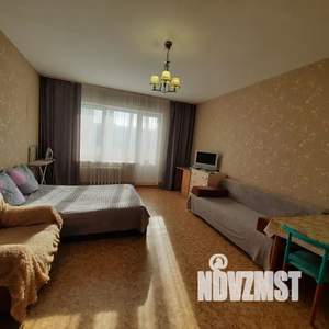 Студия квартира, посуточно, 38м2, 3/16 этаж