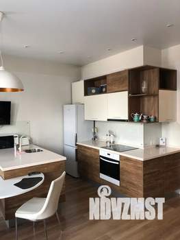 Студия квартира, посуточно, 38м2, 1/4 этаж