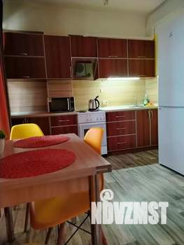 Студия квартира, посуточно, 38м2, 1/10 этаж