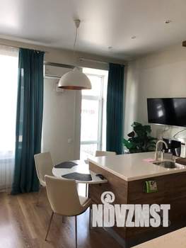 Студия квартира, посуточно, 38м2, 1/4 этаж