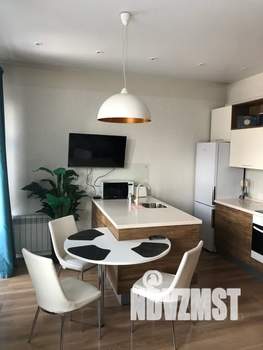 Студия квартира, посуточно, 38м2, 1/4 этаж