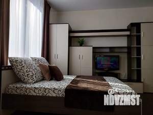 Студия квартира, посуточно, 37м2, 1/4 этаж