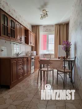 1-к квартира, посуточно, 38м2, 1/18 этаж