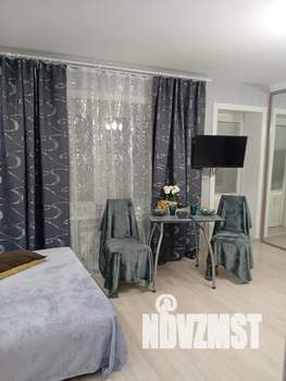 Студия квартира, посуточно, 38м2, 3/10 этаж