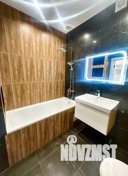 2-к квартира, вторичка, 63м2, 1/17 этаж