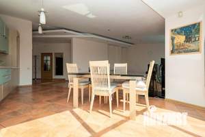 4-к квартира, вторичка, 132м2, 5/5 этаж