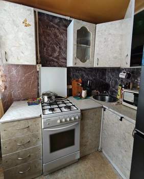 2-к квартира, вторичка, 43м2, 1/4 этаж