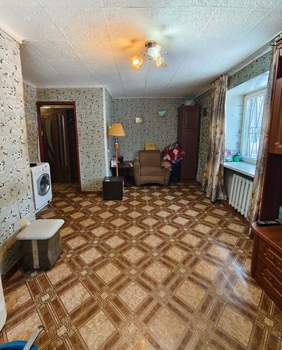 2-к квартира, вторичка, 43м2, 1/4 этаж