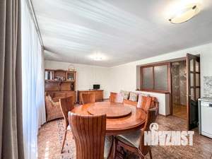 4-к квартира, вторичка, 275м2, 1/4 этаж