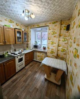 2-к квартира, вторичка, 42м2, 1/4 этаж