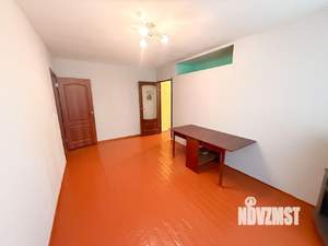 2-к квартира, вторичка, 45м2, 1/4 этаж