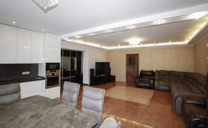 4-к квартира, вторичка, 173м2, 4/6 этаж